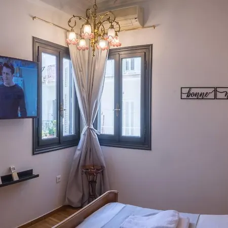 Victorian Elegance, Athens' Hidden Gem, 6br , 30sec To Metro , Ac , Netflix Apartment Athens